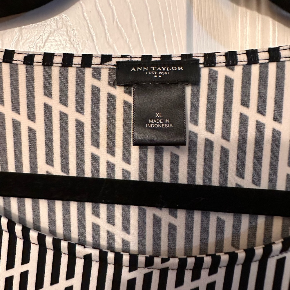 ANN TAYLOR tunic - Picture 2 of 2
